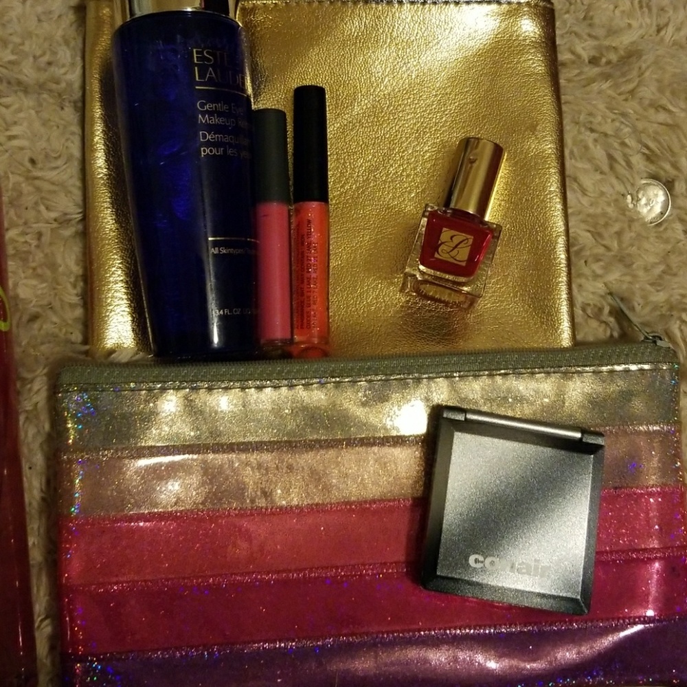 2 makeup bags